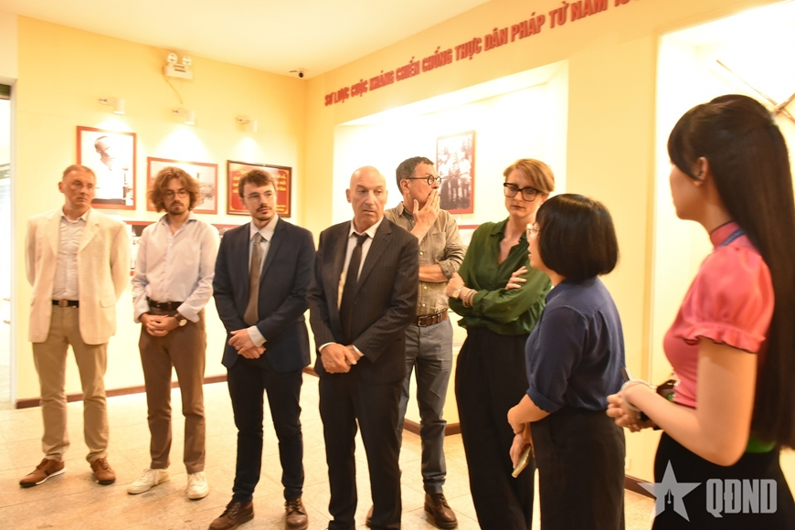 Đoàn chuyên gia Bảo tàng Ký ức chiến tranh Caen thăm, làm việc tại Bảo tàng Chiến thắng Điện Biên Phủ